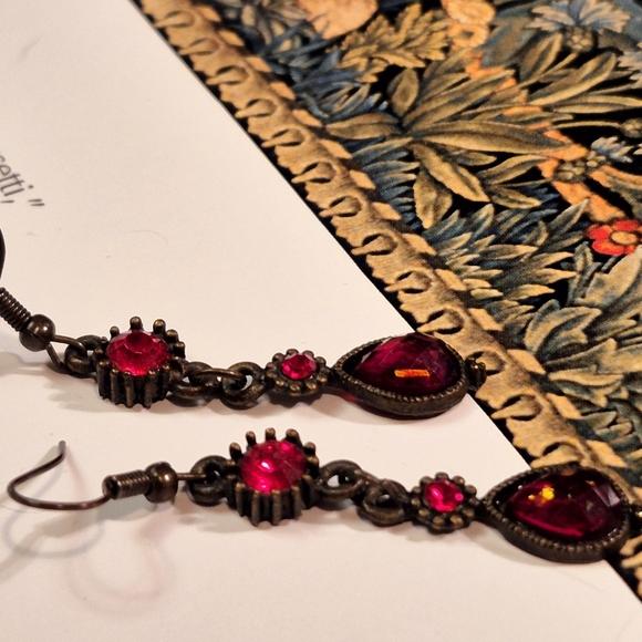 Romantic Red Rhinestone Earrings with Intricate Metalwork - Picture 3 of 8